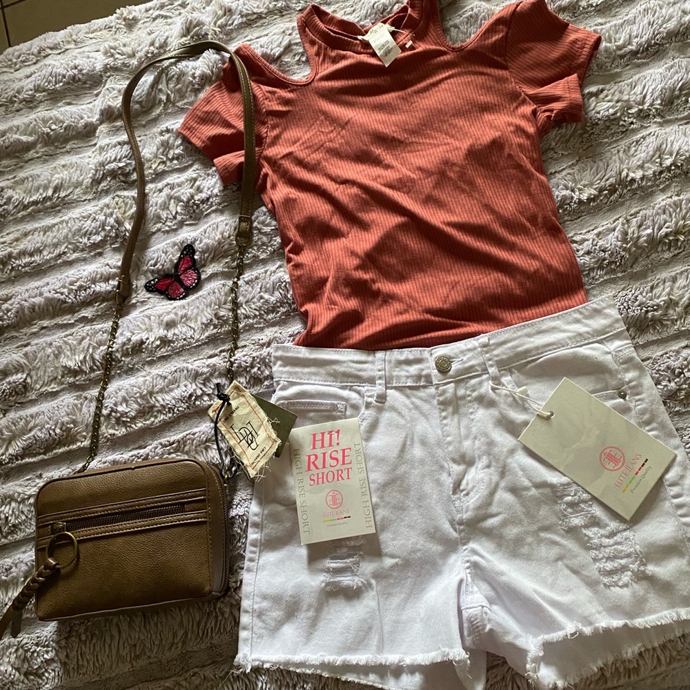 White shorts + red tee + brown purse set